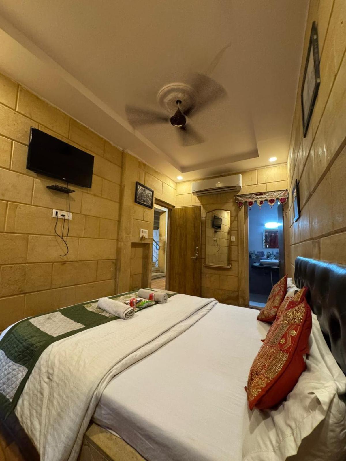 Hotel Jaswant Palace Jaisalmer Bagian luar foto